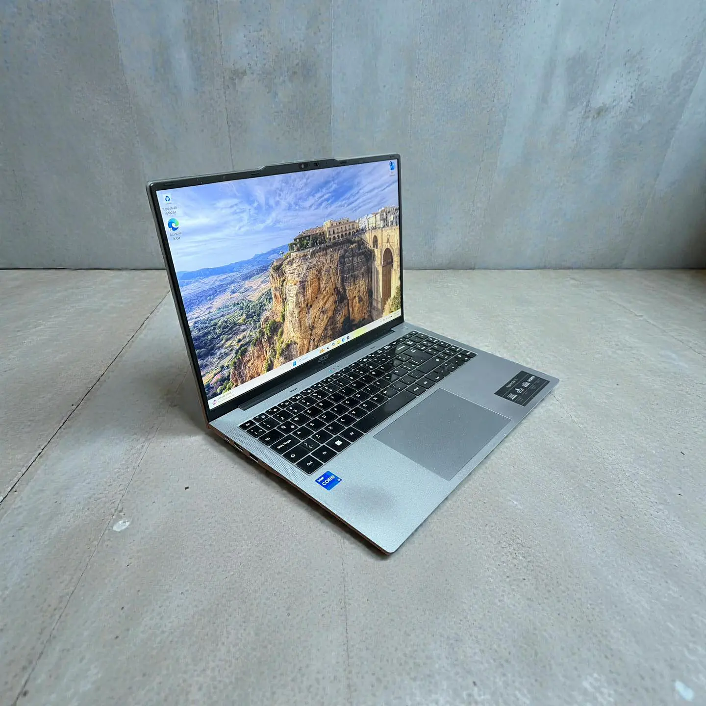 Acer Lite 16 / i7-1255U / 16GB RAM / 512GB SSD / Pantalla 16 FHD 3