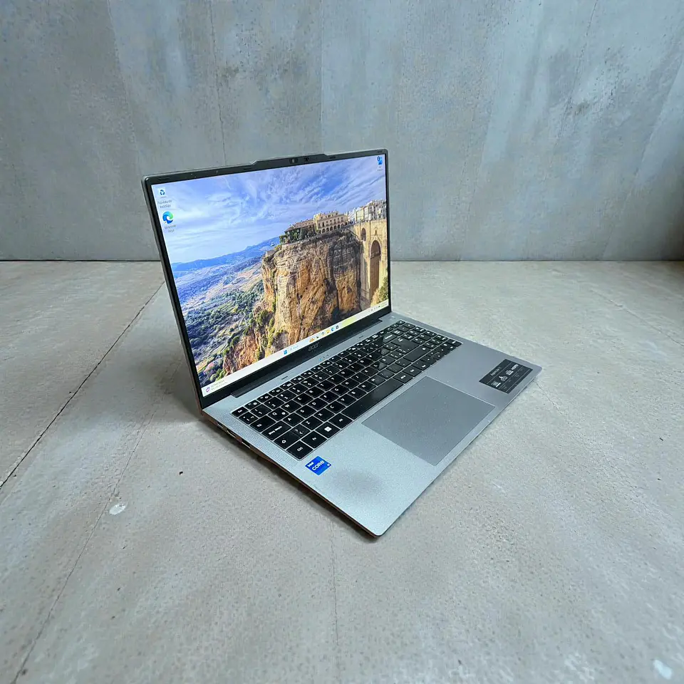 Acer Lite 16 / i7-1255U / 16GB RAM / 512GB SSD / Pantalla 16 FHD 3