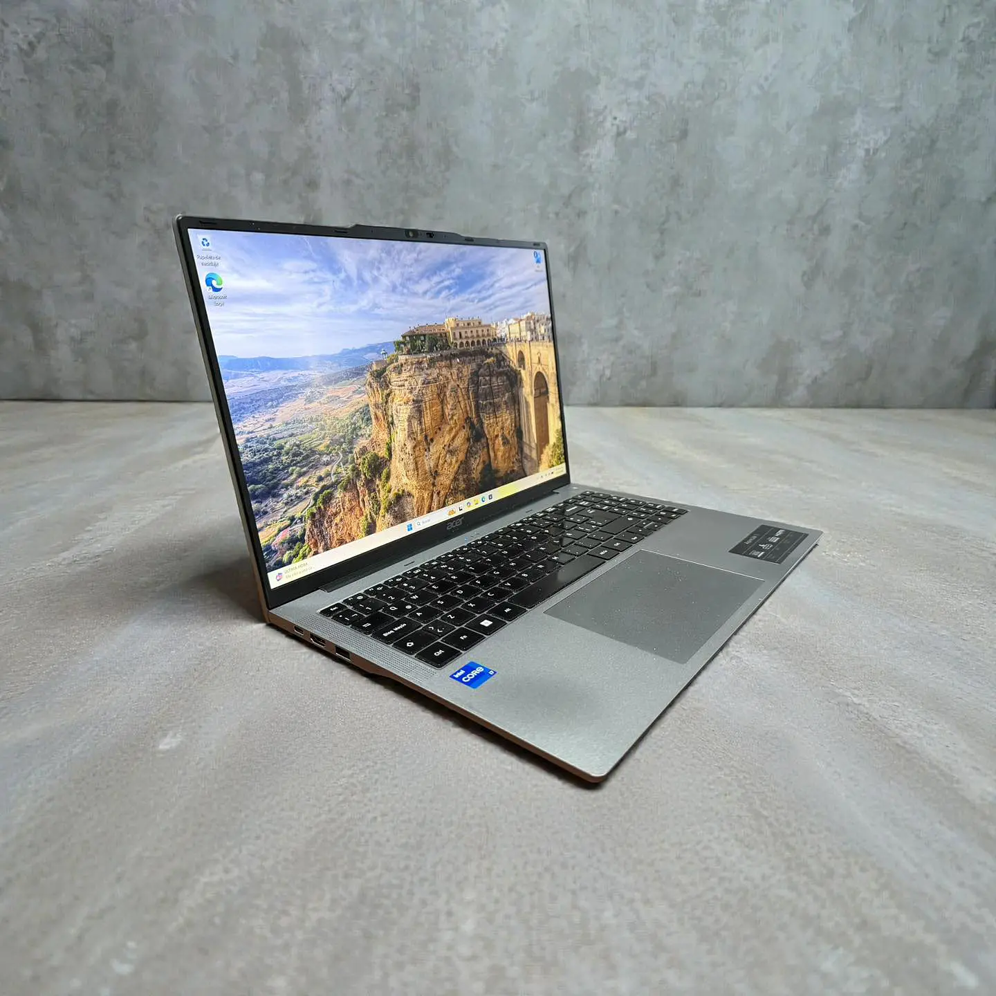 Acer Lite 16 / i7-1255U / 16GB RAM / 512GB SSD / Pantalla 16 FHD 5