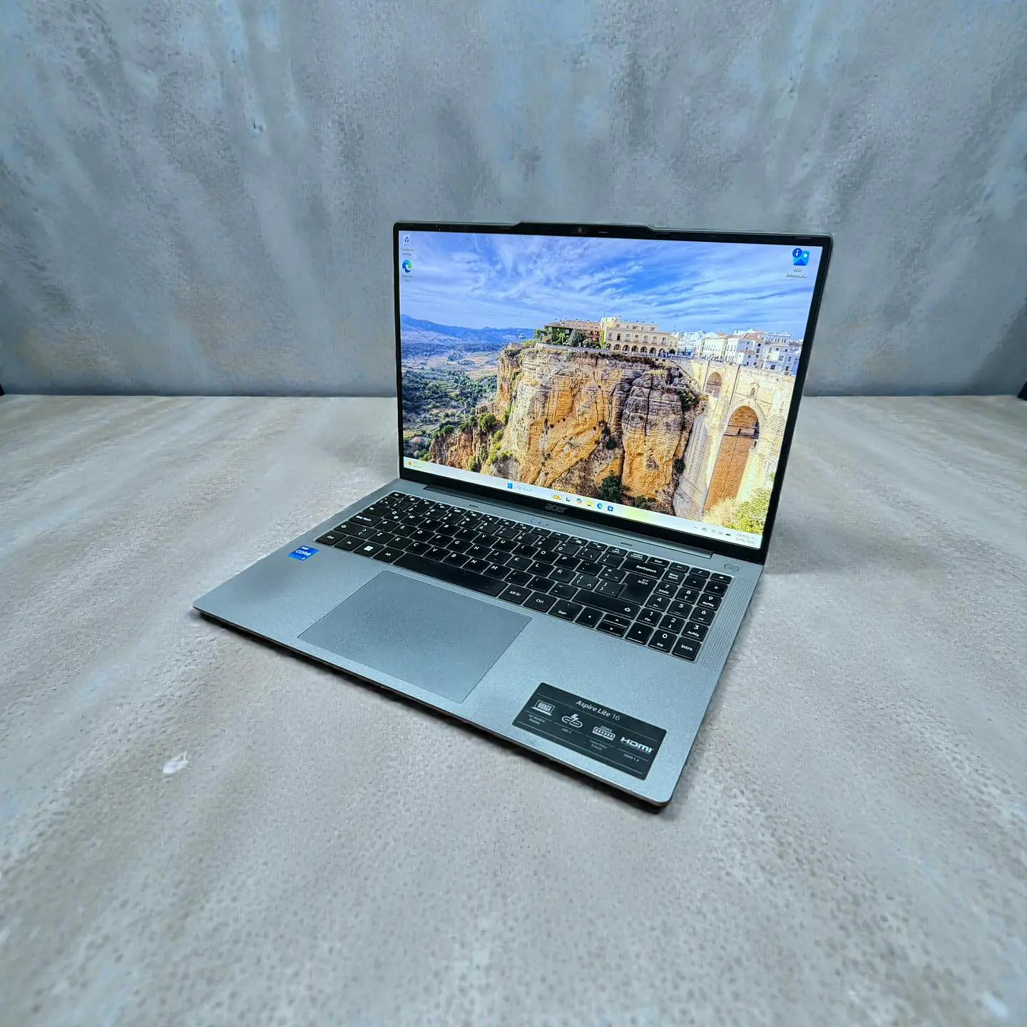 Acer Lite 16 / i7-1255U / 16GB RAM / 512GB SSD / Pantalla 16 FHD 4