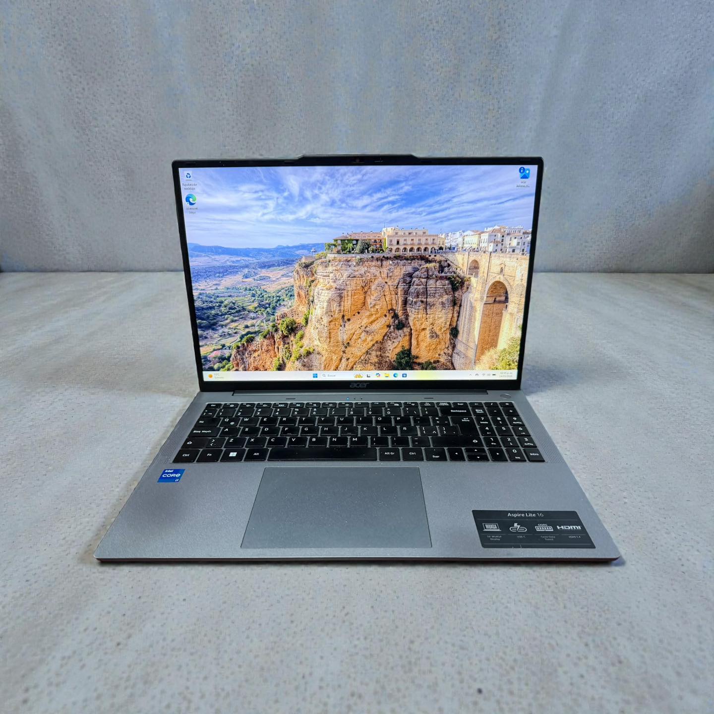 Acer Lite 16 / i7-1255U / 16GB RAM / 512GB SSD / Pantalla 16 FHD