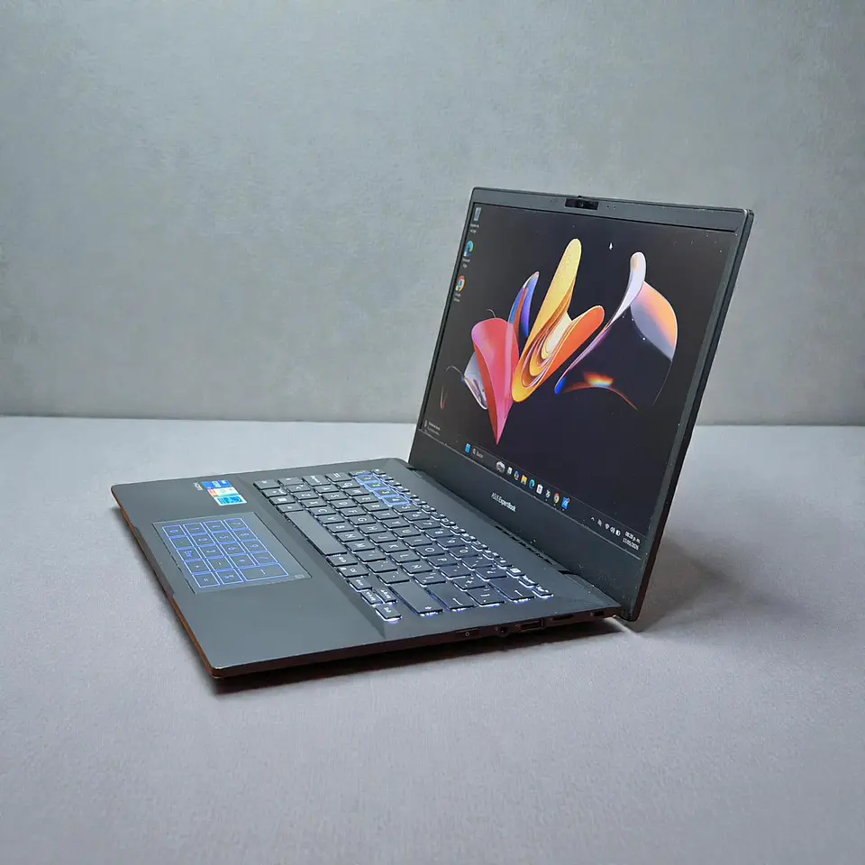Asus Xpertbook B5402CBA / i7-1260P / 32GB RAM / 1TB SSD / Pantalla 14 Full HD IPS 8