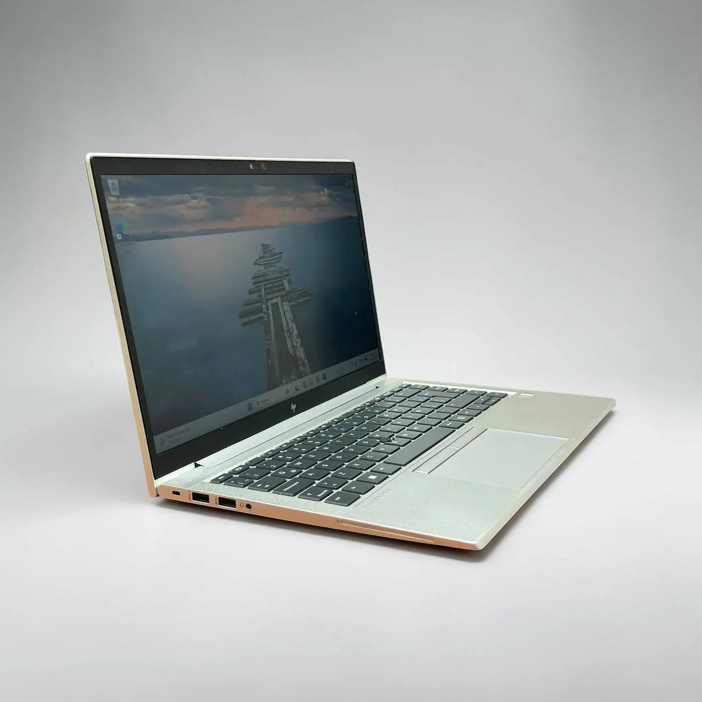 HP Elitebook 840 G8 / i7-1165G7 / 16GB RAM / 512GB SSD / Pantalla 14 FHD 1