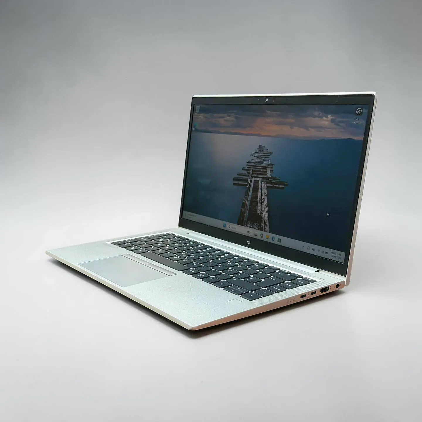 HP Elitebook 840 G8 / i7-1165G7 / 16GB RAM / 512GB SSD / Pantalla 14 FHD 3