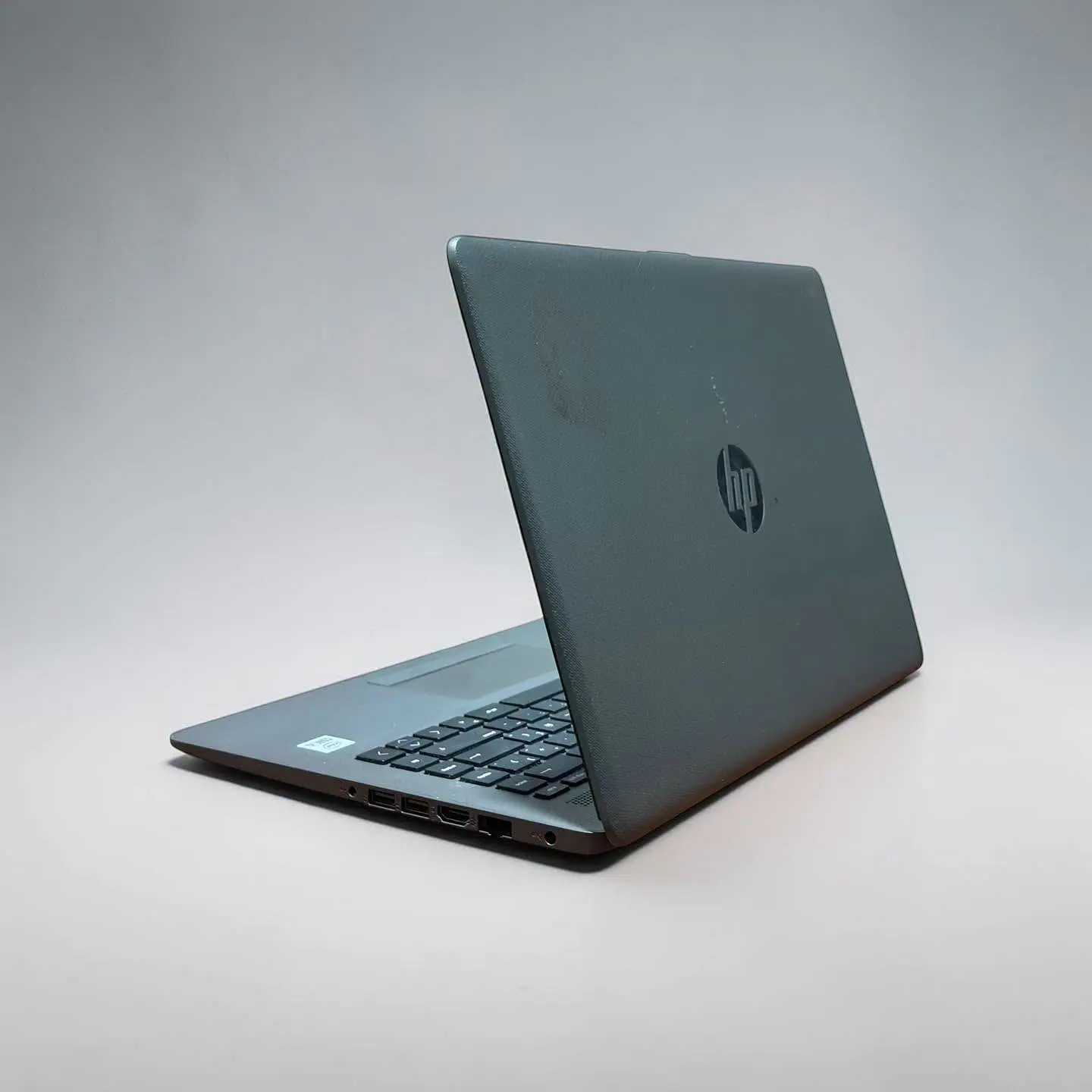 HP 240 G7 / i5-1035G1 / 16GB RAM / 512GB SSD / Pantalla 14 HD 2