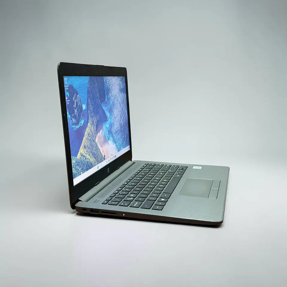 HP 240 G7 / i5-1035G1 / 16GB RAM / 512GB SSD / Pantalla 14 HD 6