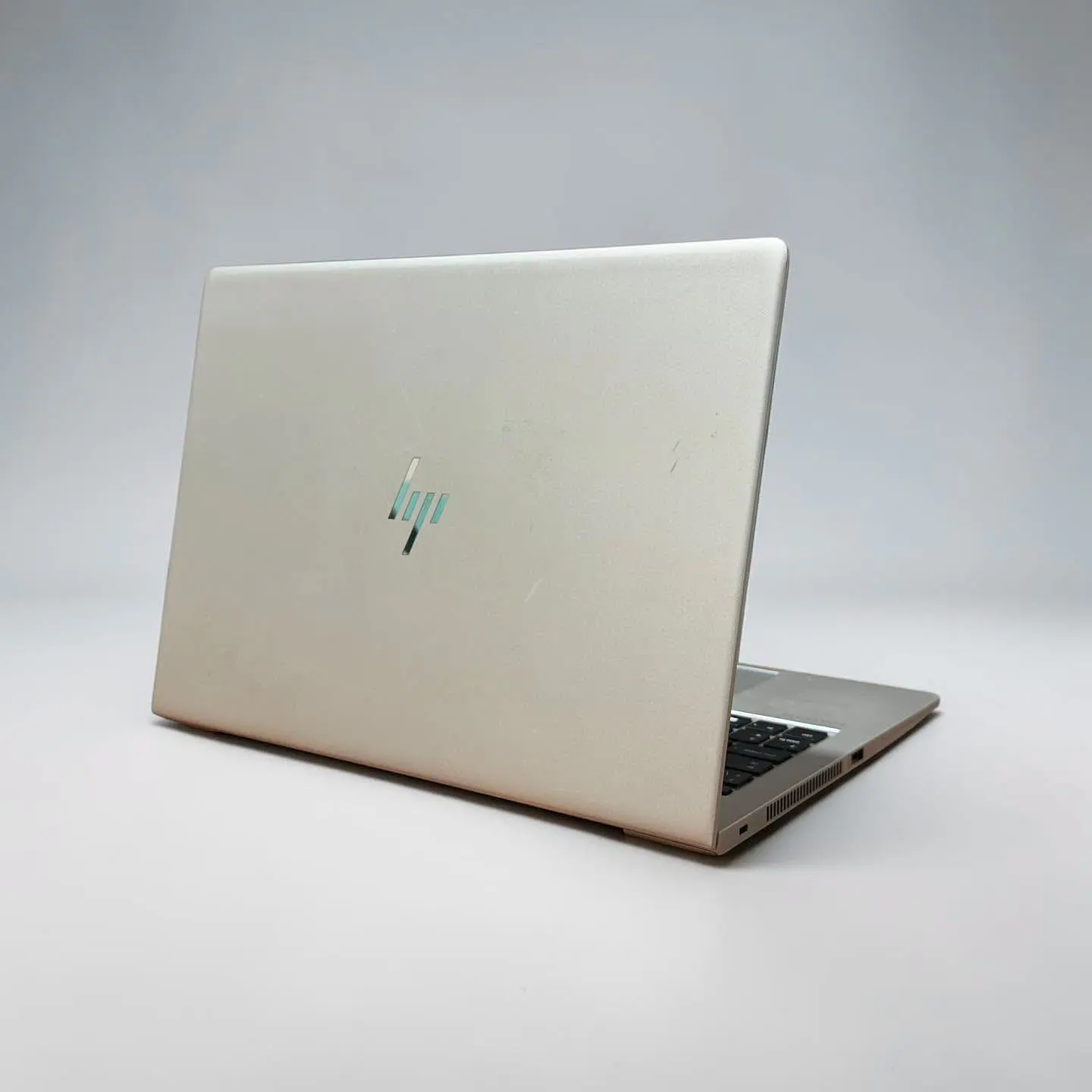 HP Elitebook 840 G6 / i7-8565U / 512GB SSD / 8GB RAM / Pantalla 14 FHD 3