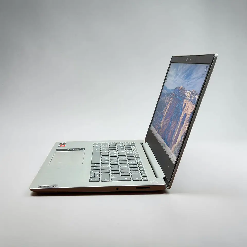 Lenovo ideapad 3 / Ryzen 3 3250U / 8GB RAM / 256GB SSD / Pantalla 14 FHD 1
