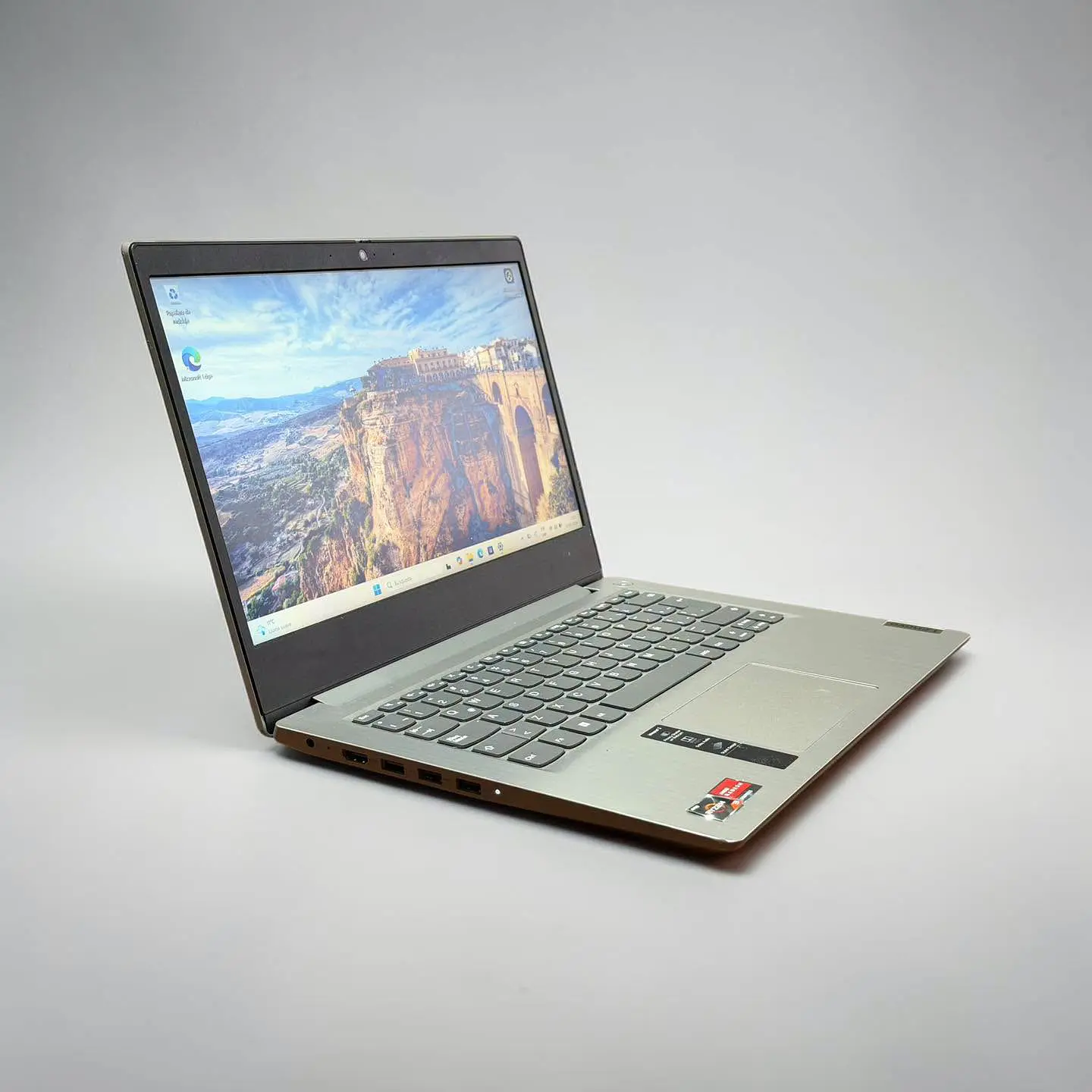 Lenovo ideapad 3 / Ryzen 3 3250U / 8GB RAM / 256GB SSD / Pantalla 14 FHD 3