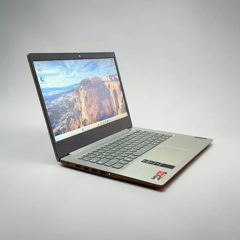 Lenovo ideapad 3 / Ryzen 3 3250U / 8GB RAM / 256GB SSD / Pantalla 14 FHD 3