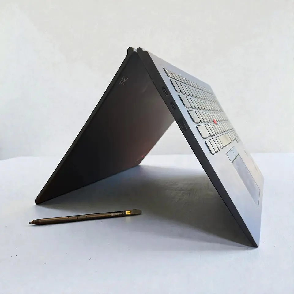 Lenovo Thinkpad X1 Yoga Gen 3 / i7-8650U / 16GB RAM / 512GB SSD / Pantalla 14 Full HD Tactil 360 grados 4