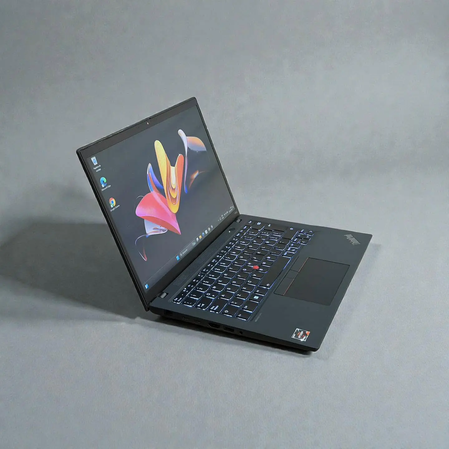 Lenovo Thinkpad P14s Gen 4 / AMD Ryzen 7 7840U / 16GB RAM / 1TB SSD / Pantalla 14 FHD 6