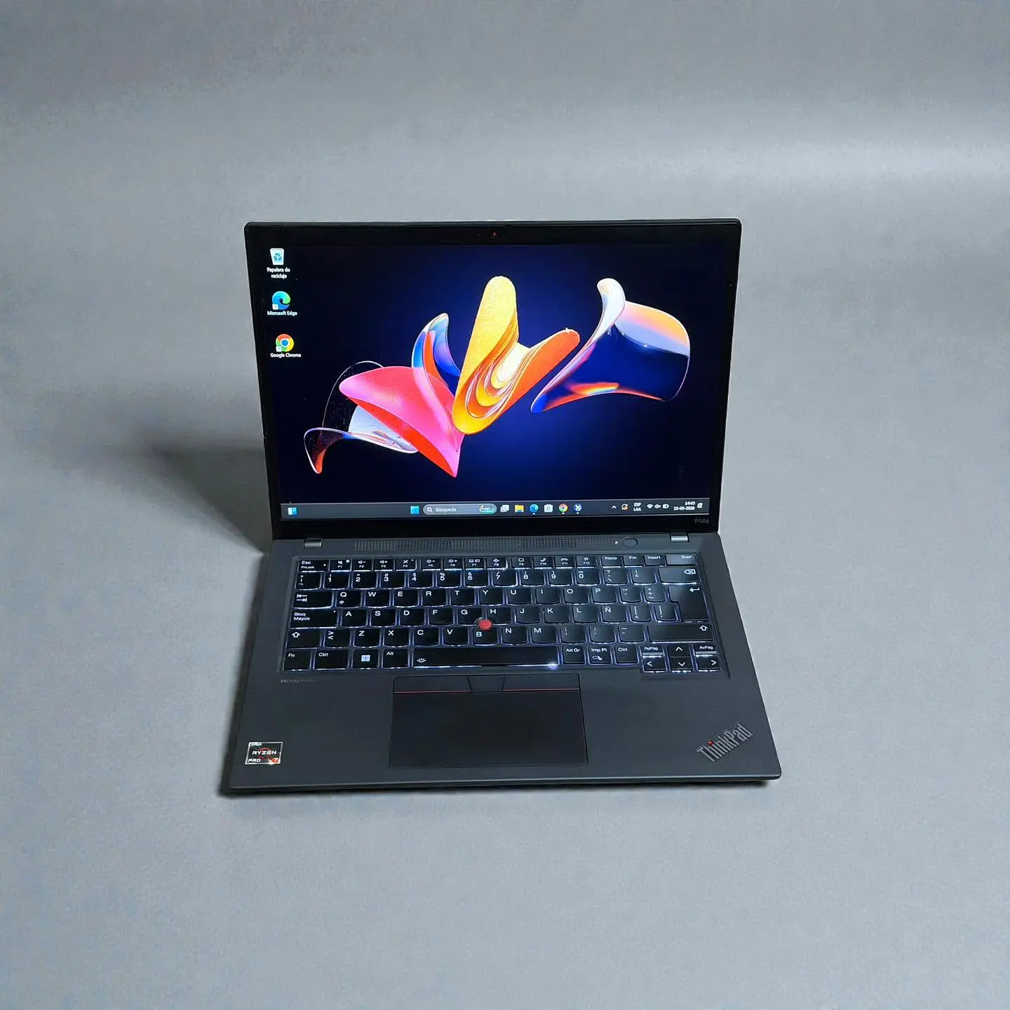 Lenovo Thinkpad P14s Gen 4 / AMD Ryzen 7 7840U / 16GB RAM / 1TB SSD / Pantalla 14 FHD 7