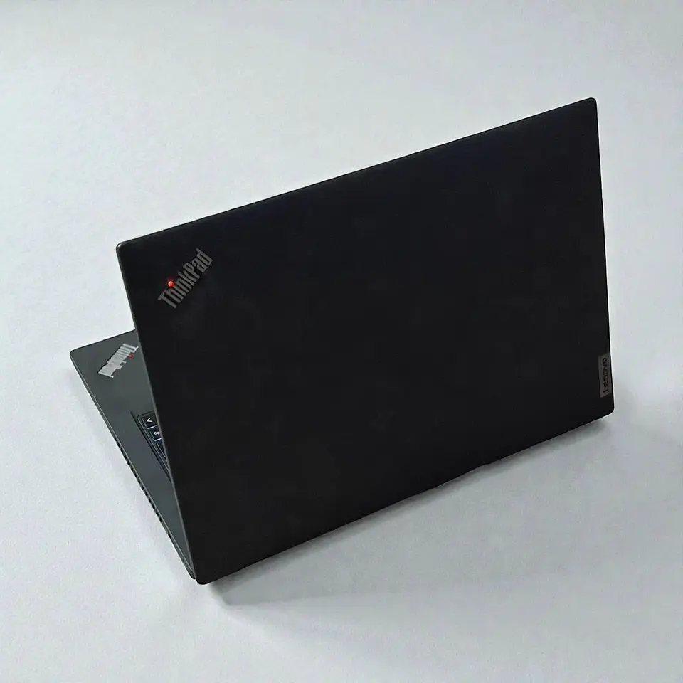 Lenovo Thinkpad T14 Gen 3 / i7-1260P / Nvidia MX550 / 16GB RAM / 512GB SSD / Pantalla 14 FHD 4