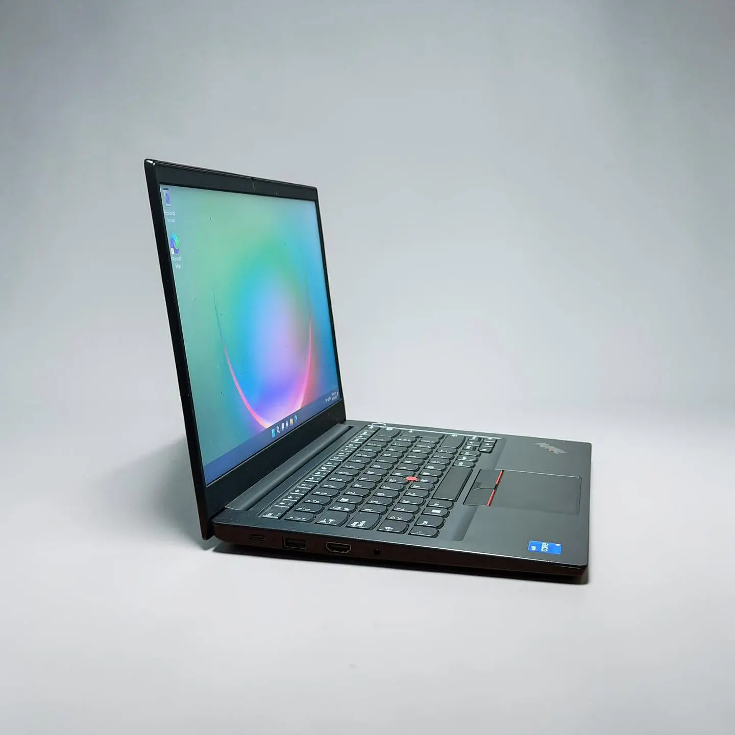Thinkpad E14 Gen 2 / i5-1135G7 / 512GB SSD / Pantalla 14 FHD / 8GB RAM 4