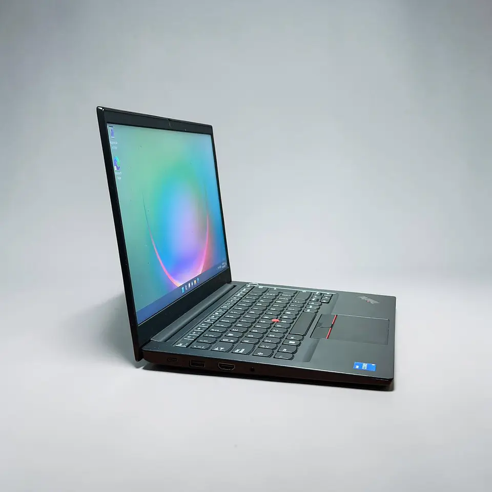 Thinkpad E14 Gen 2 / i5-1135G7 / 512GB SSD / Pantalla 14 FHD / 8GB RAM 4