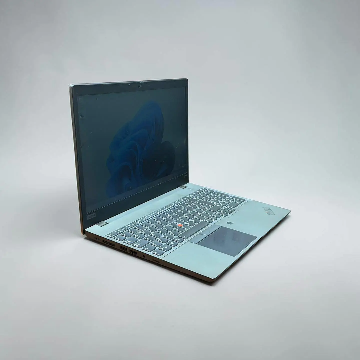 Lenovo Thinkpad P15s Gen 2 / i7-1165G7 / Nvidia Quadro T500 / 16GB RAM / 512GB SSD / Pantalla 15,6 FHD 5