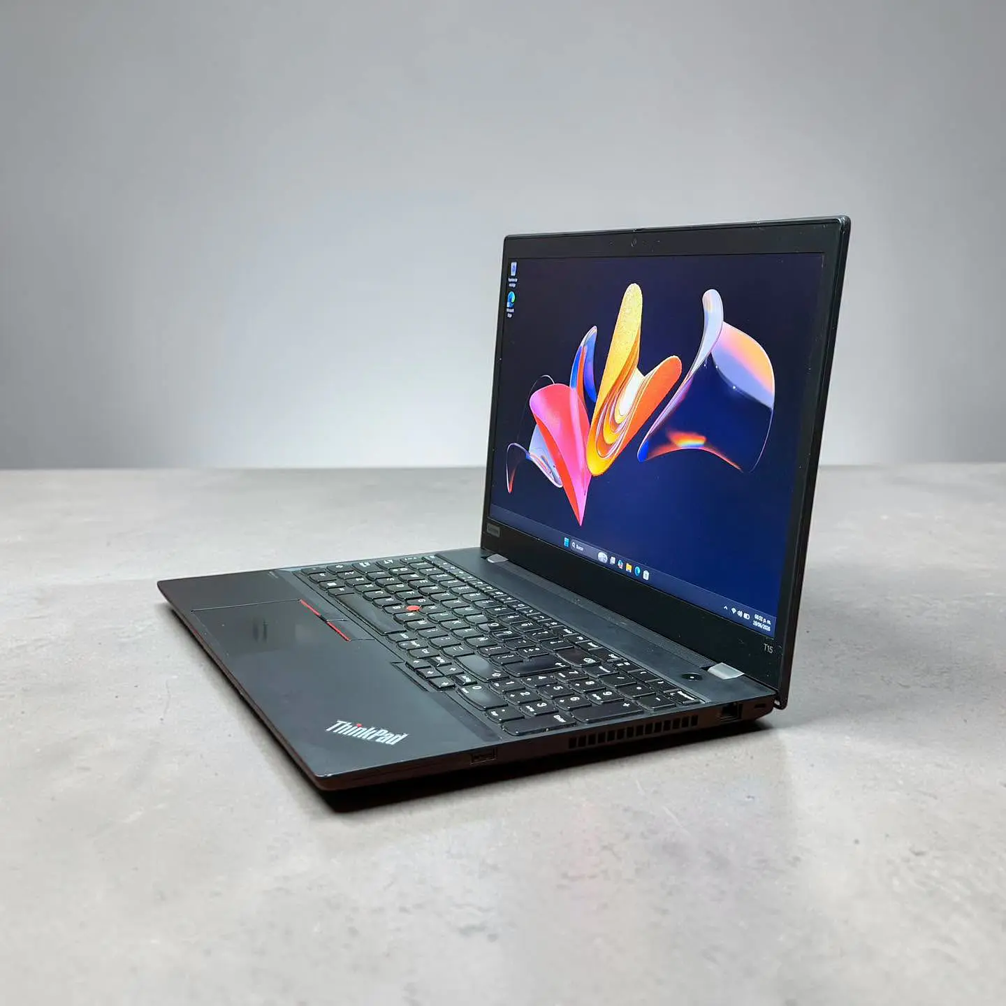Lenovo Thinkpad T15 Gen 2 / i7-1165G7 / Nvidia MX450 / 16GB RAM / 512GB SSD / Pantalla 15,6 Full HD 2