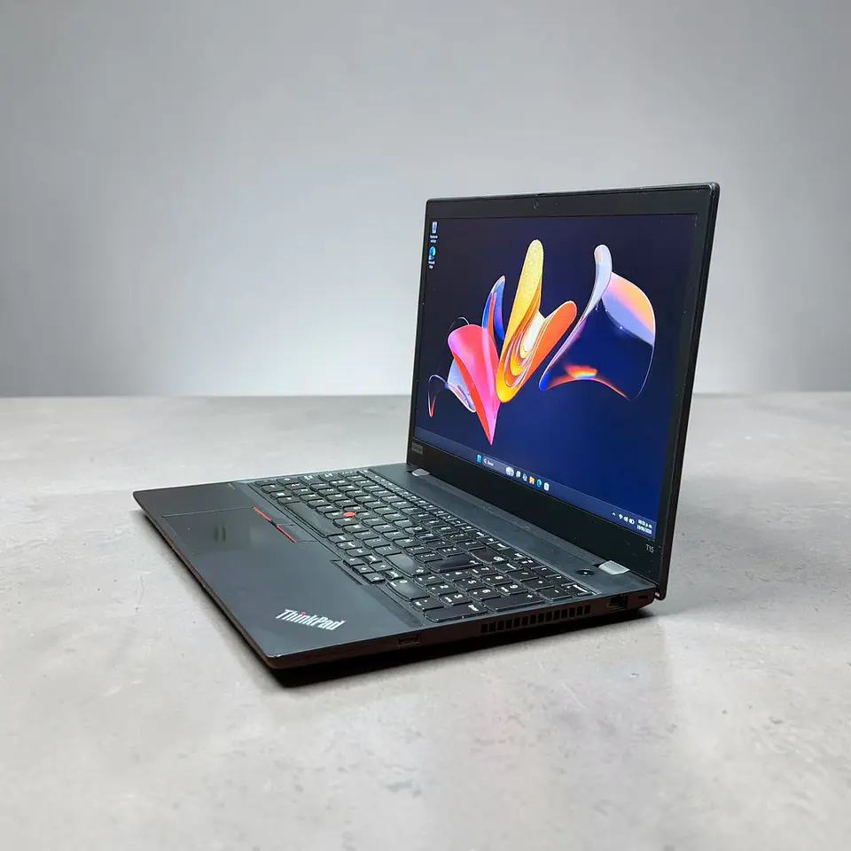 Lenovo Thinkpad T15 Gen 2 / i7-1165G7 / Nvidia MX450 / 16GB RAM / 512GB SSD / Pantalla 15,6 Full HD 2