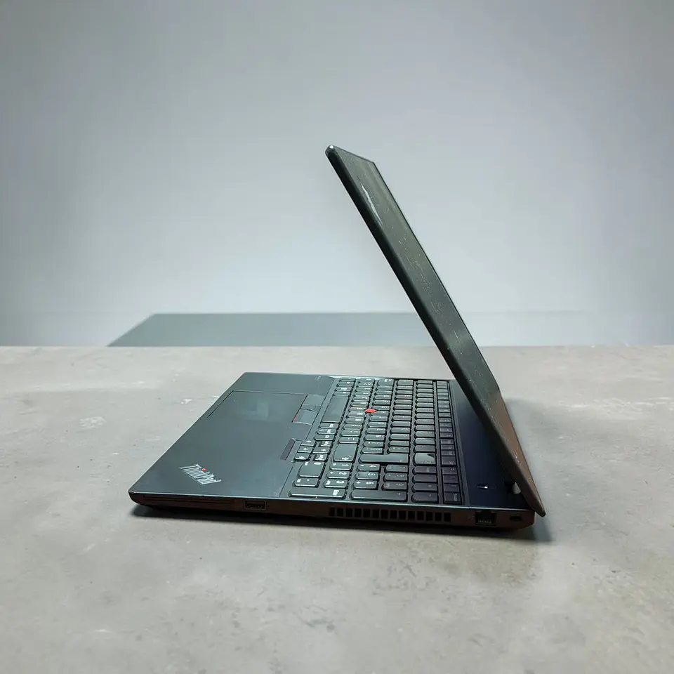 Lenovo Thinkpad T15 Gen 2 / i7-1165G7 / Nvidia MX450 / 16GB RAM / 512GB SSD / Pantalla 15,6 Full HD 5