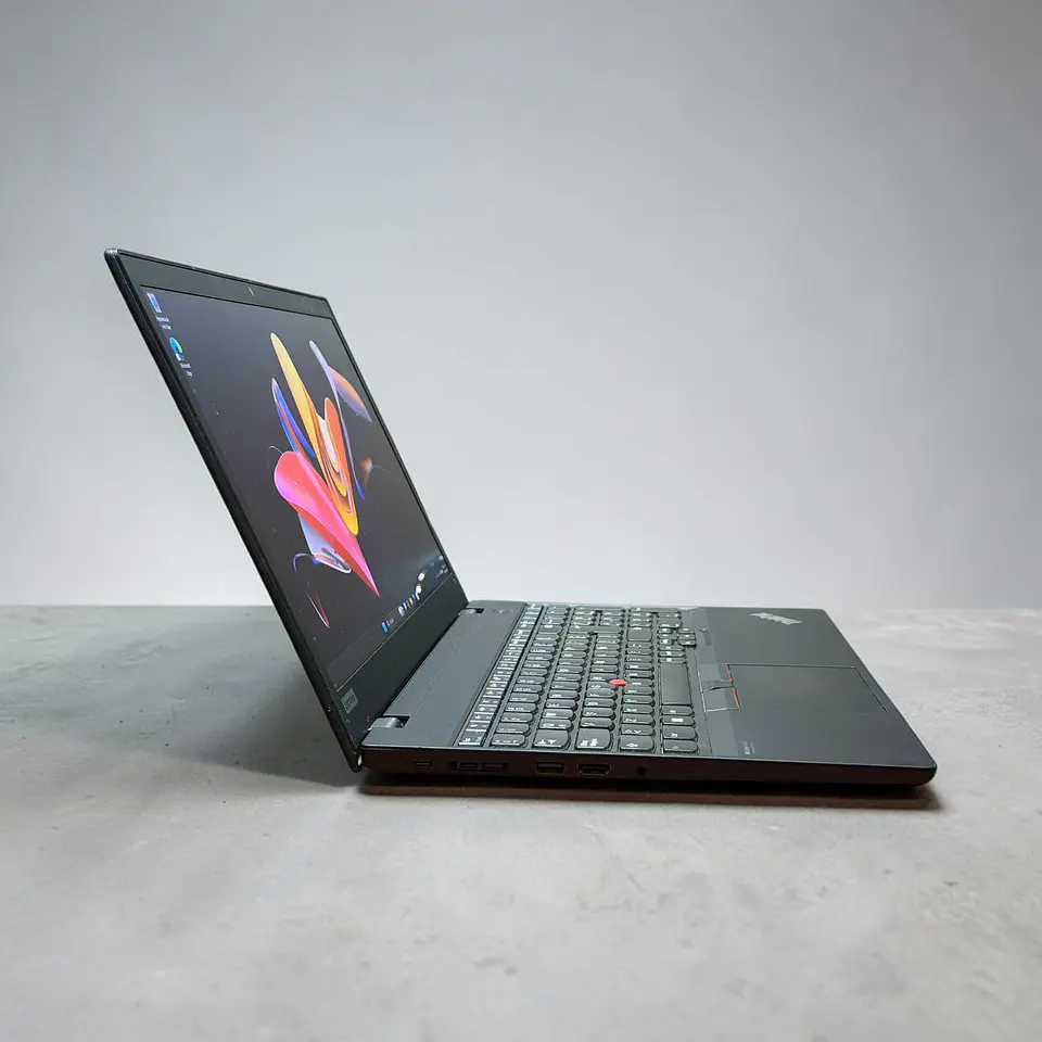 Lenovo Thinkpad T15 Gen 2 / i7-1165G7 / Nvidia MX450 / 16GB RAM / 512GB SSD / Pantalla 15,6 Full HD 6