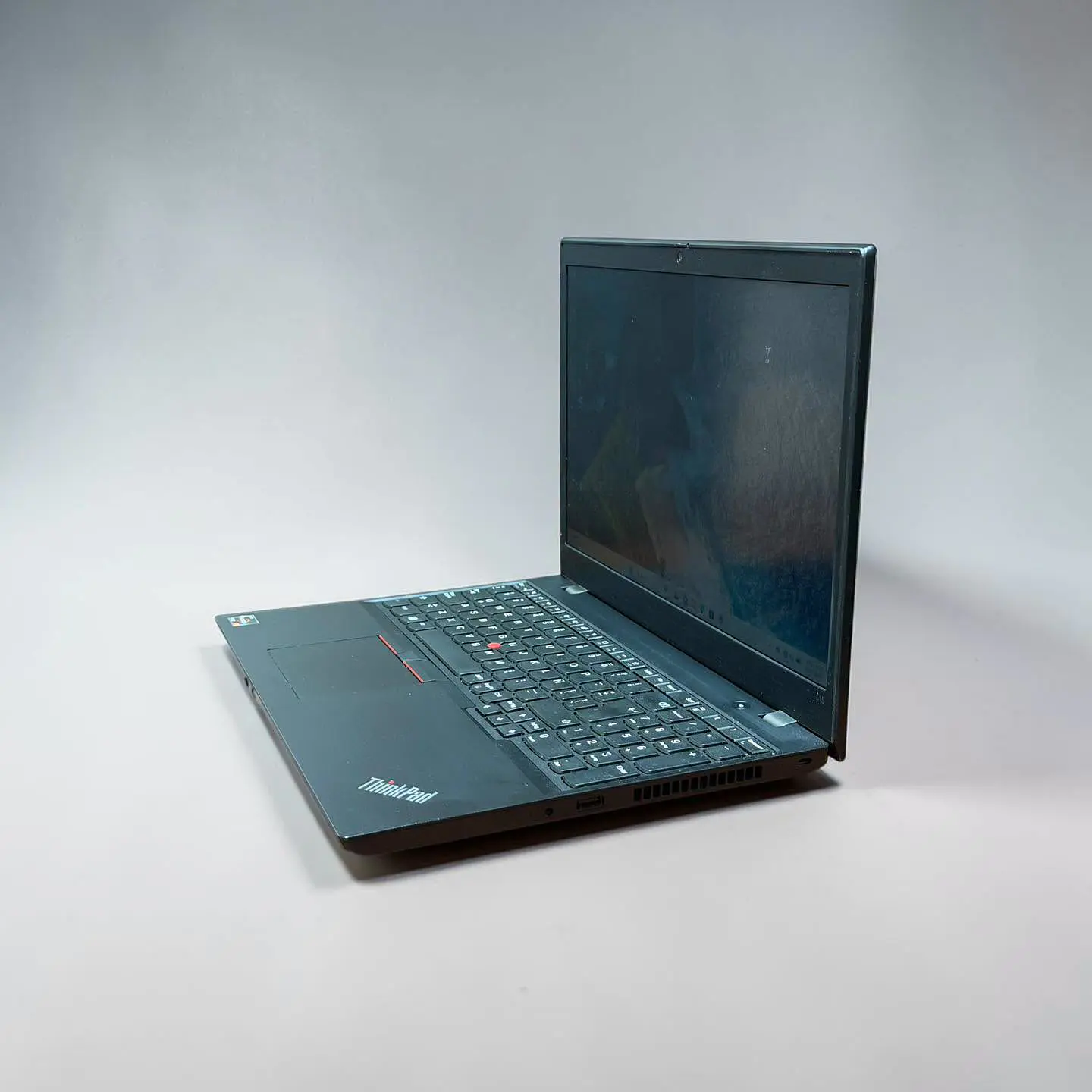 Lenovo Thinkpad L15 Gen 1 / AMD Ryzen 3 4450U / 512GB SSD / 8GB RAM / Pantalla 15,6 HD 3