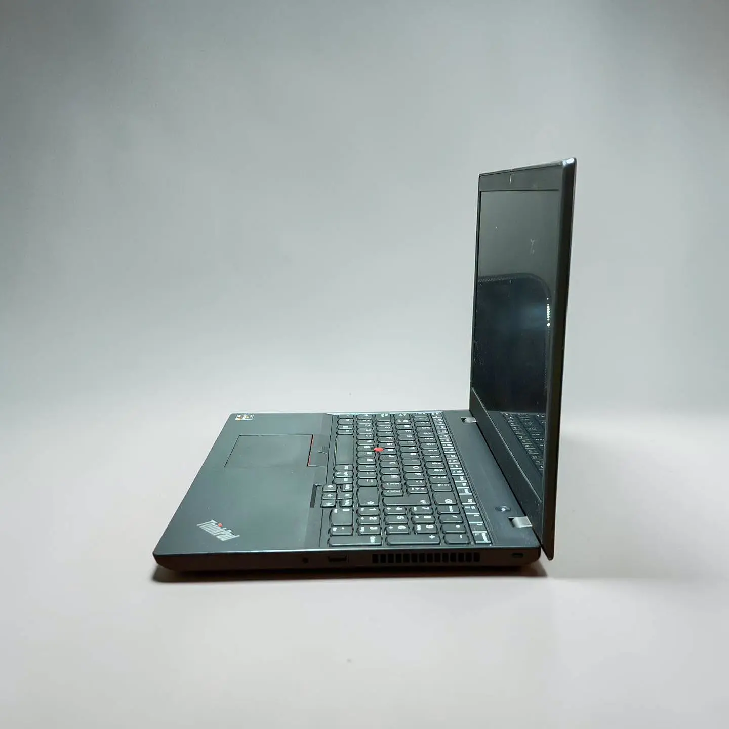 Lenovo Thinkpad L15 Gen 1 / AMD Ryzen 3 4450U / 512GB SSD / 8GB RAM / Pantalla 15,6 HD 7