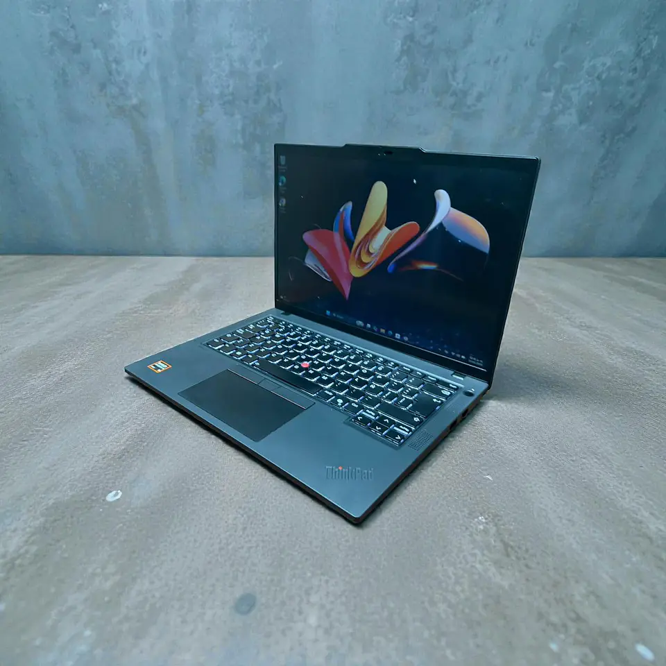 Lenovo Thinkpad T14 Gen 6 / AMD Ryzen 7 AI PRO 350 / 32GB RAM / 512GB SSD / Pantalla 14 FHD Tactil 4