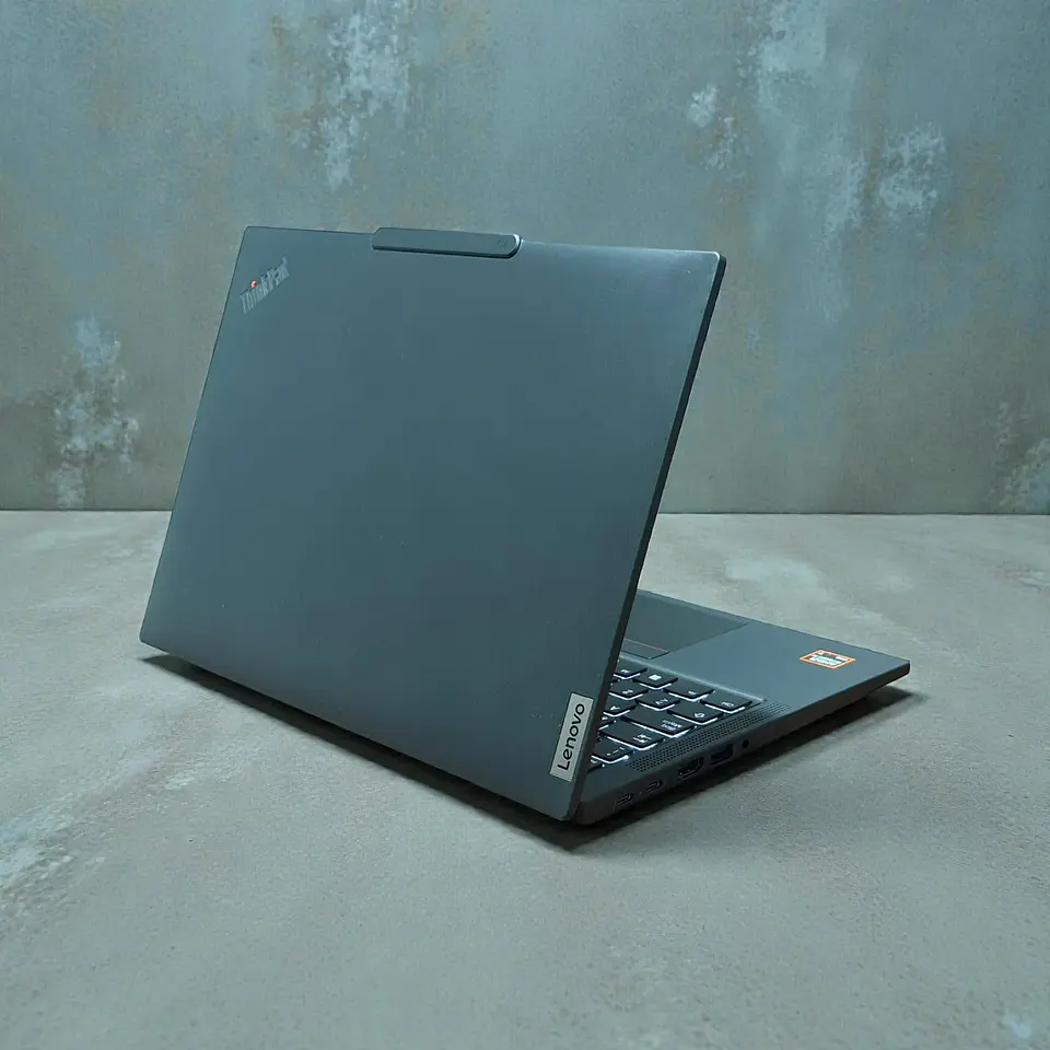Lenovo Thinkpad T14 Gen 6 / AMD Ryzen 7 AI PRO 350 / 32GB RAM / 512GB SSD / Pantalla 14 FHD Tactil 7