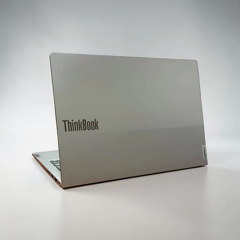 Lenovo Thinkbook 14 G8 / Ultra 5 210H / 16GB RAM / 512GB SSD / Pantalla 14 FHD