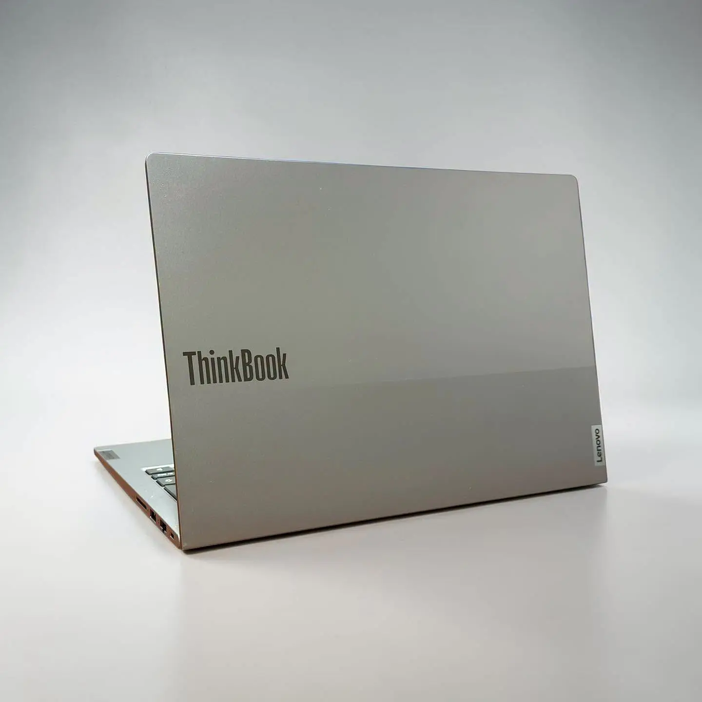 Lenovo Thinkbook 14 G8 / Ultra 5 210H / 16GB RAM / 512GB SSD / Pantalla 14 FHD 1