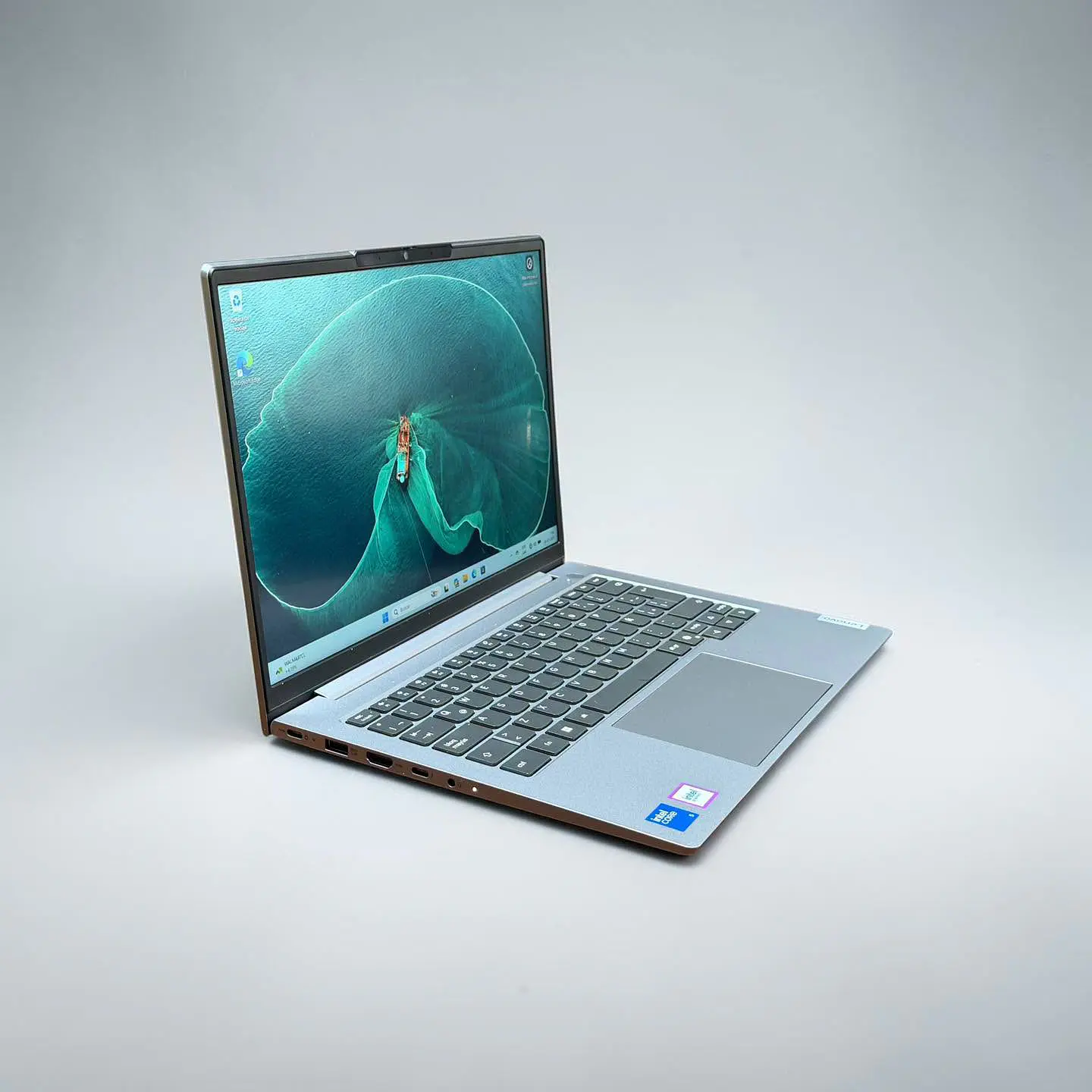 Lenovo Thinkbook 14 G8 / Ultra 5 210H / 16GB RAM / 512GB SSD / Pantalla 14 FHD 3