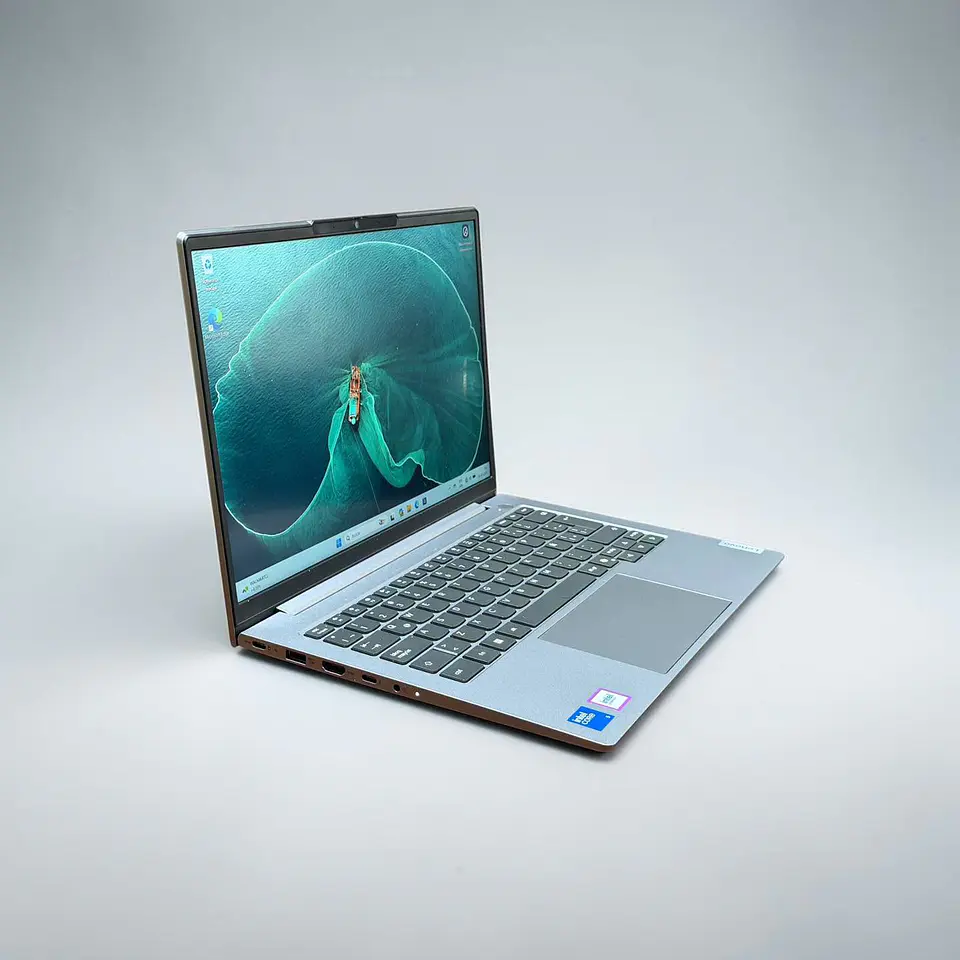 Lenovo Thinkbook 14 G8 / Ultra 5 210H / 16GB RAM / 512GB SSD / Pantalla 14 FHD 3