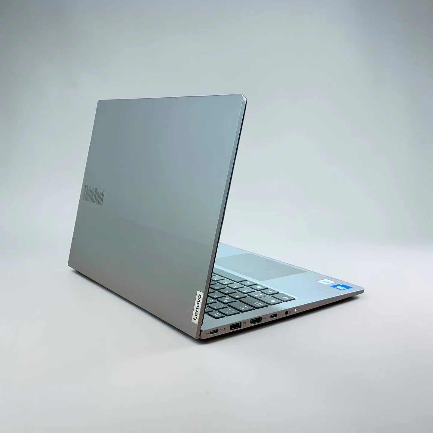 Lenovo Thinkbook 14 G8 / Ultra 5 210H / 16GB RAM / 512GB SSD / Pantalla 14 FHD 4