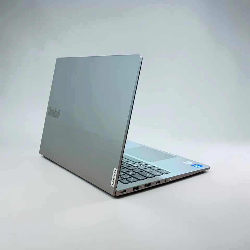 Lenovo Thinkbook 14 G8 / Ultra 5 210H / 16GB RAM / 512GB SSD / Pantalla 14 FHD 4