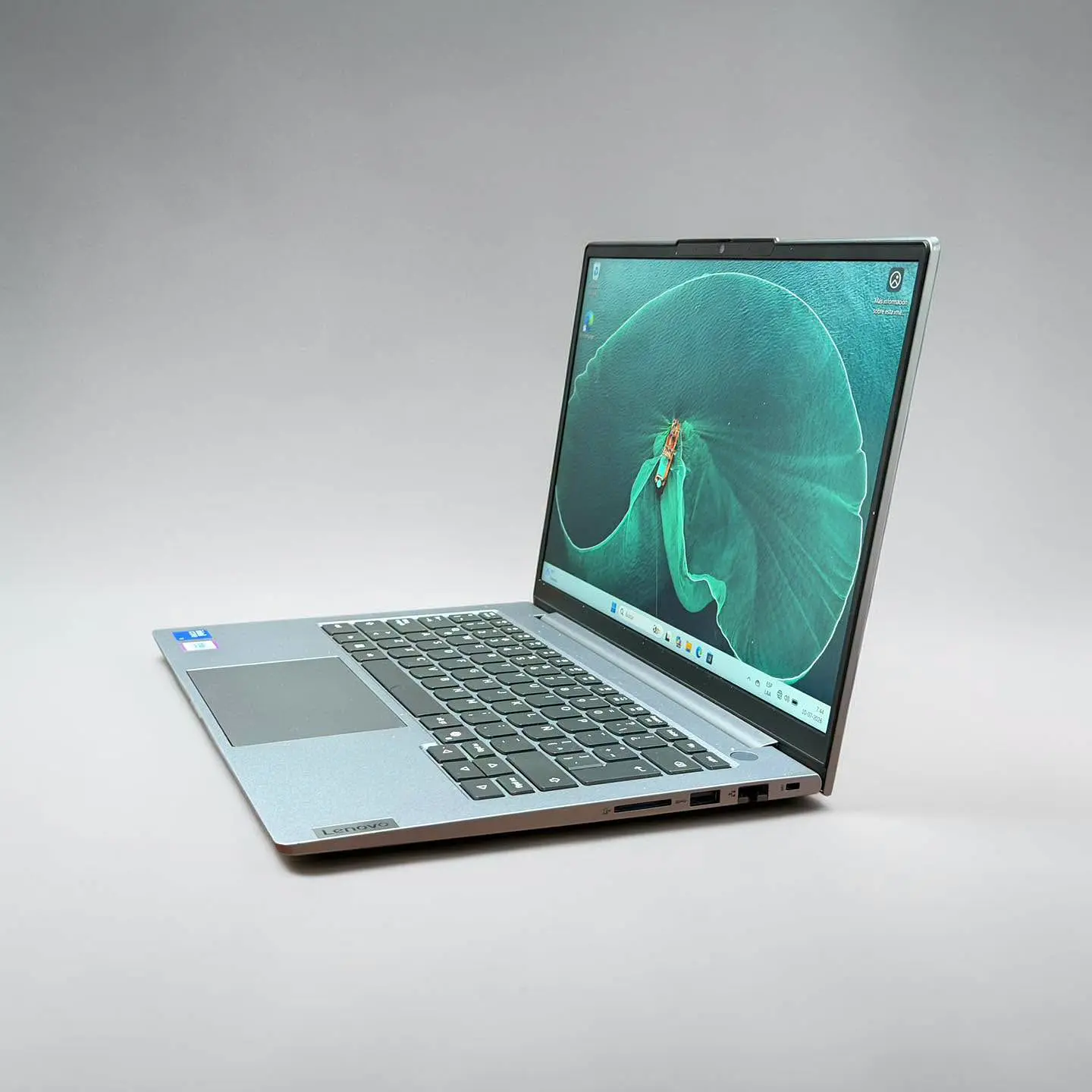Lenovo Thinkbook 14 G8 / Ultra 5 210H / 16GB RAM / 512GB SSD / Pantalla 14 FHD 5