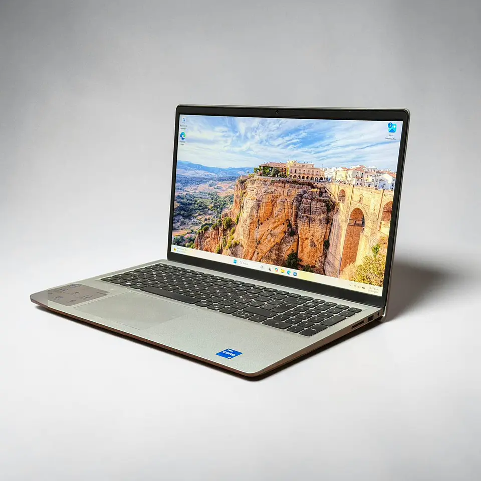 Dell Inspiron 15 3520 / i5-1135G7 / 8GB RAM / 512GB SSD / Pantalla 15,6 Full HD 120hz 1