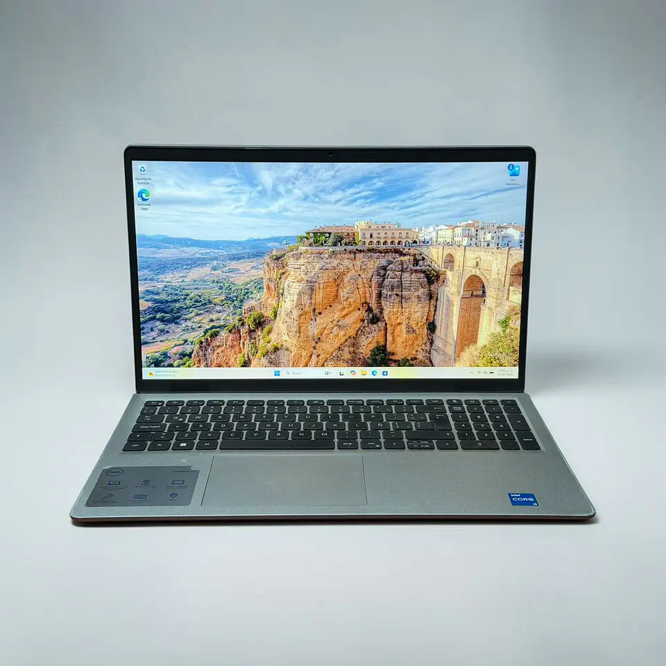 Dell Inspiron 15 3520 / i5-1135G7 / 8GB RAM / 512GB SSD / Pantalla 15,6 Full HD 120hz 5