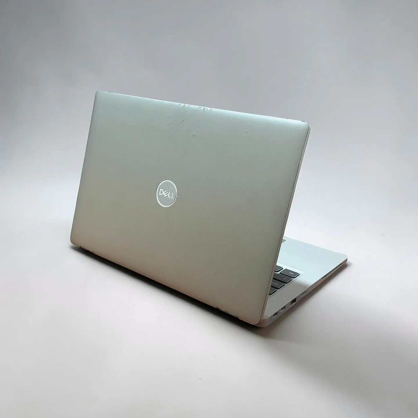 Dell latitude 5330 / i5-1235U / 16GB RAM / 256GB SSD / Pantalla 13,3 FHD 3