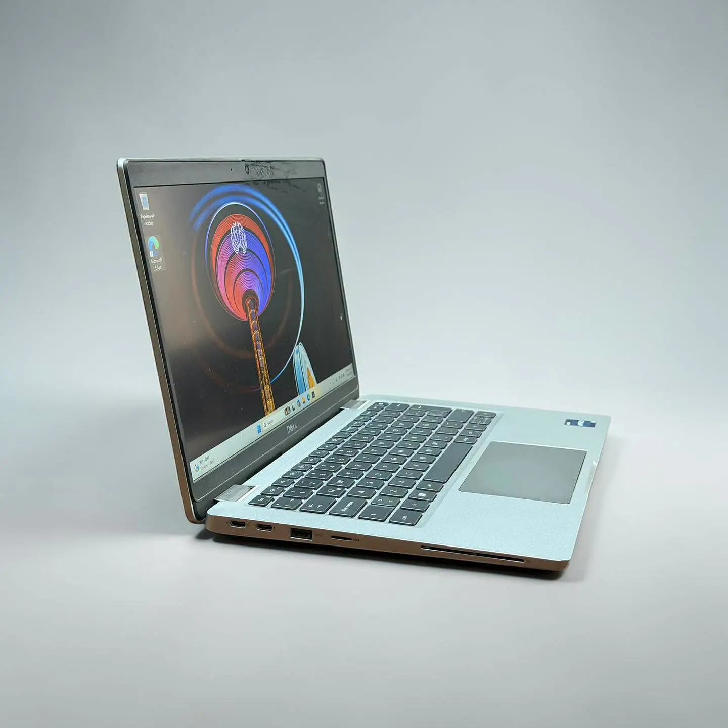 Dell latitude 5330 / i5-1235U / 16GB RAM / 256GB SSD / Pantalla 13,3 FHD 6