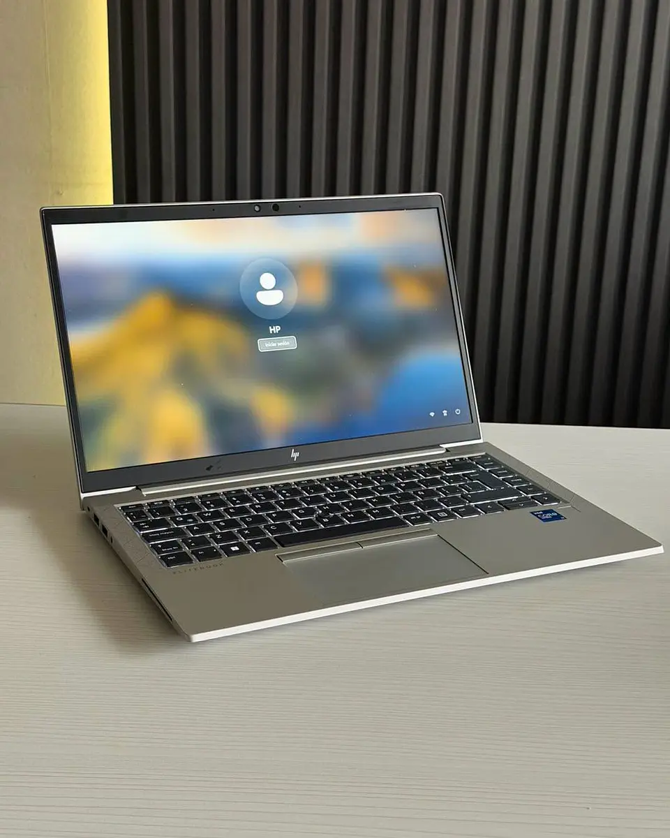 HP Elitebook 840 G8 / i7-1165G7 / 32GB RAM / 256GB SSD / Pantalla 14 FHD (Touch) 5