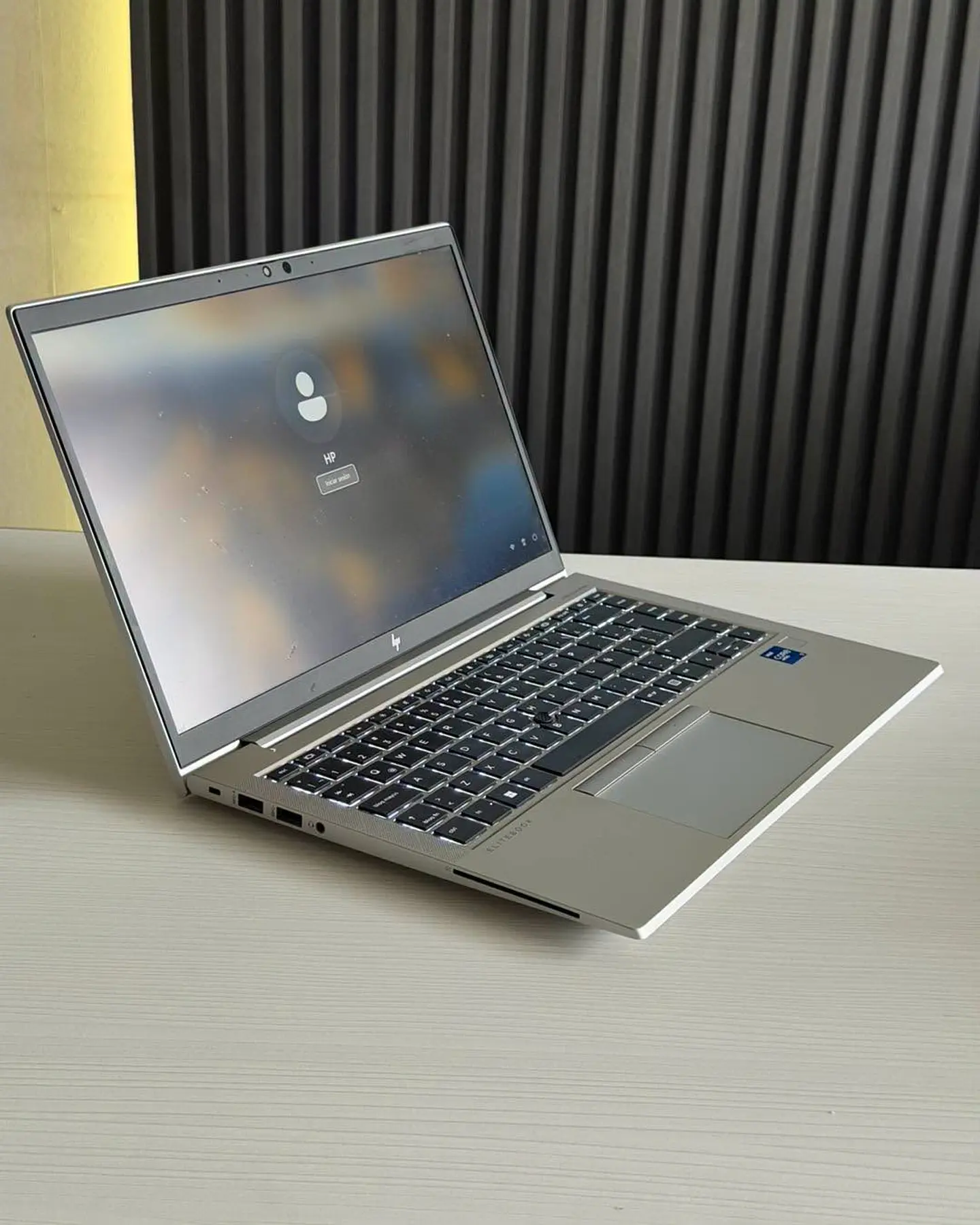 HP Elitebook 840 G8 / i7-1165G7 / 32GB RAM / 256GB SSD / Pantalla 14 FHD (Touch) 6