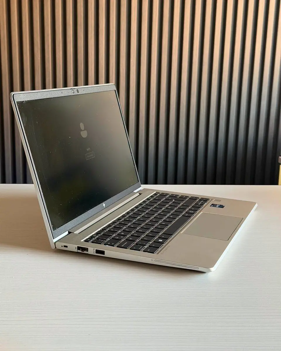 HP Elitebook 640 G10 / i5-1335U / 16GB RAM / 512GB SSD / Pantalla 14 FHD 5