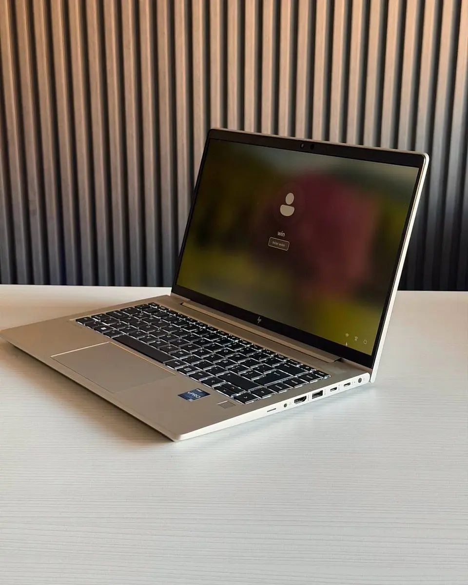 HP Elitebook 640 G10 / i5-1335U / 16GB RAM / 512GB SSD / Pantalla 14 FHD 6