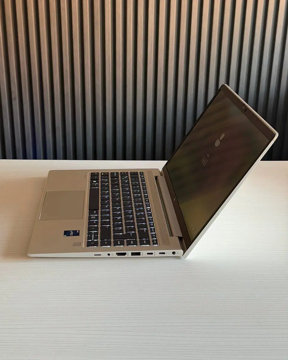 HP Elitebook 640 G10 / i5-1335U / 16GB RAM / 512GB SSD / Pantalla 14 FHD 7