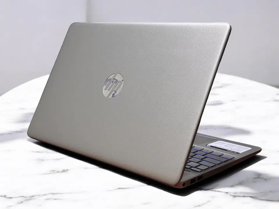 HP 15 DY / i5-1135G7 / 8GB RAM / 256GB SSD / Pantalla 15,6 FHD 6
