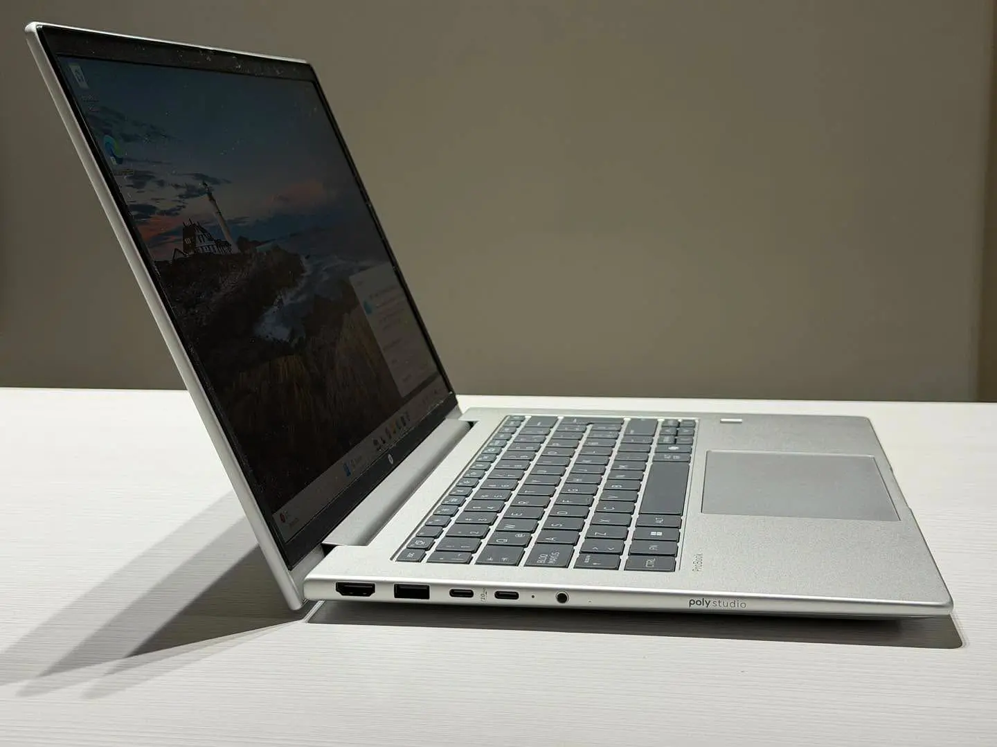 HP Probook 4 G1aH / Ryzen 5 220 / 16GB RAM / 1TB SSD / Pantalla 14 FHD  4