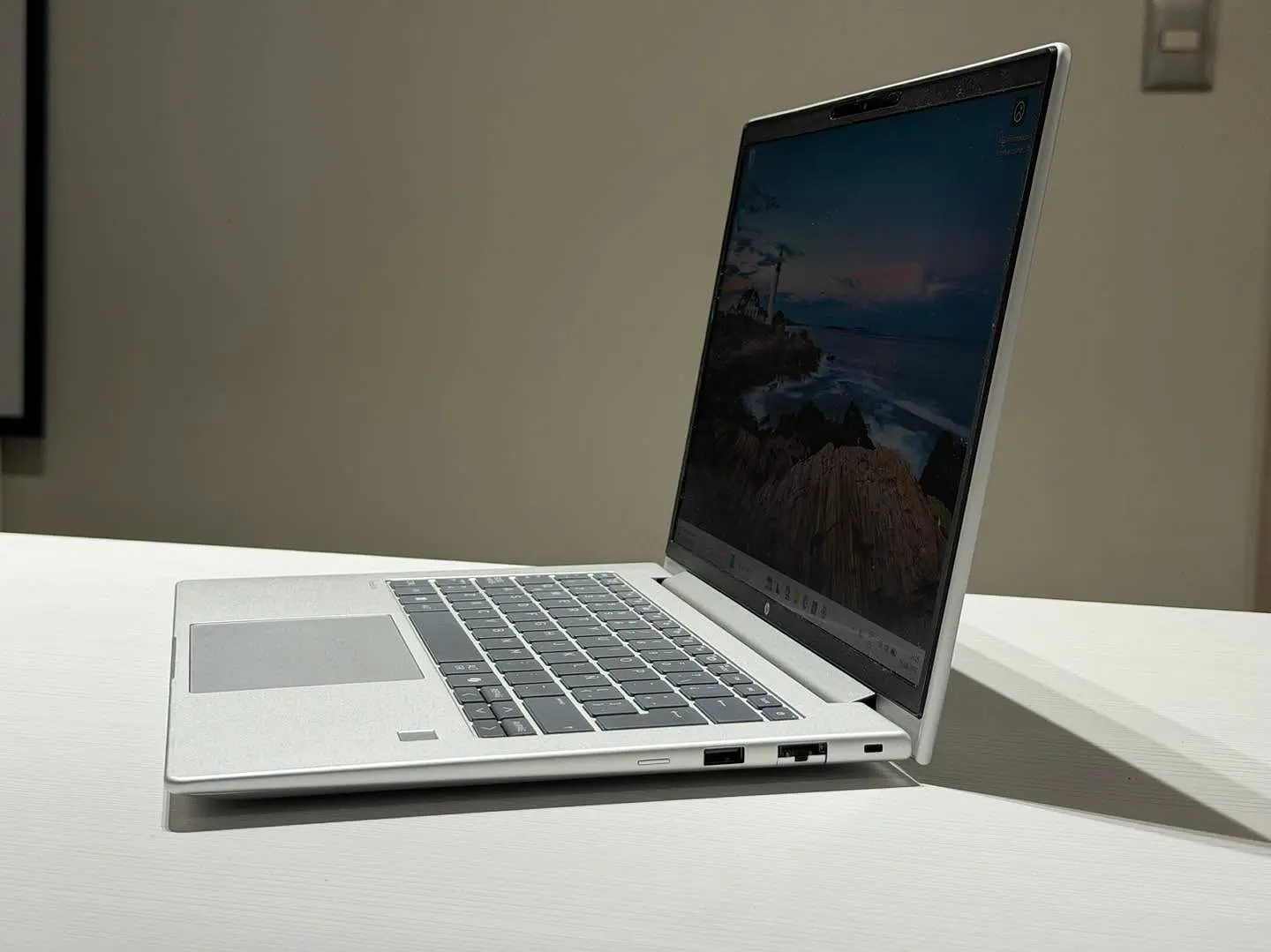 HP Probook 4 G1aH / Ryzen 5 220 / 16GB RAM / 1TB SSD / Pantalla 14 FHD  6