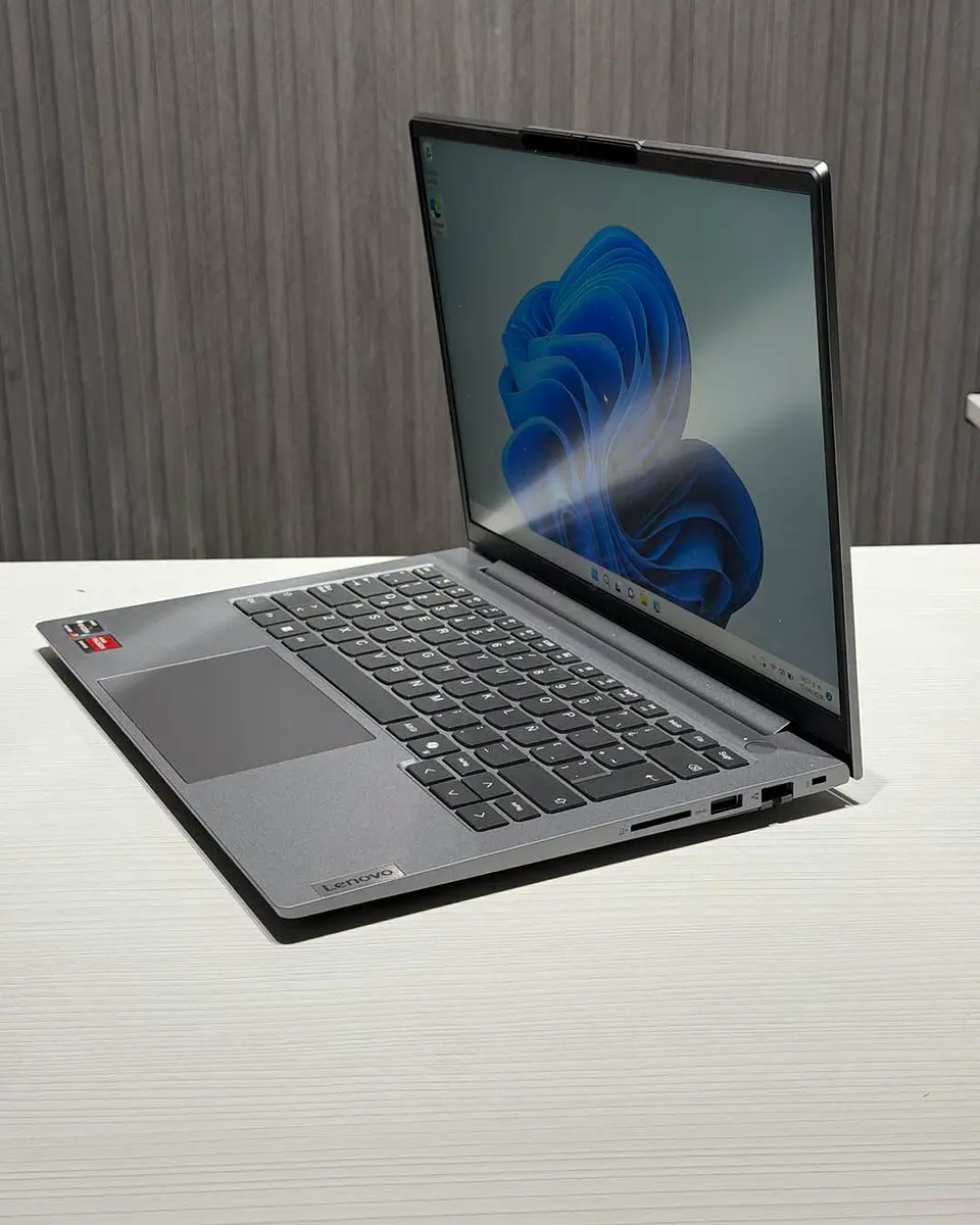 Lenovo Thinkbook 14 G7 / Ryzen 7 7735HS / 16GB RAM / 512GB SSD / Pantalla 14 FHD  6
