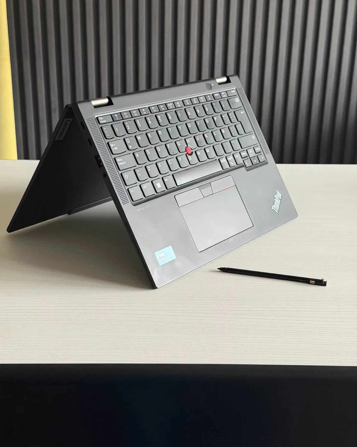 Lenovo Thinkpad X13 Gen 5 2 en 1 / Ultra 5 125U / 32GB RAM / 512GB SSD / Pantalla 13,3 FHD Tactil 1